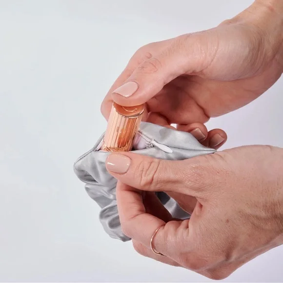 REFLECTIVE SCRUNCHIES WITH POCKETS - Picture 2 of 4